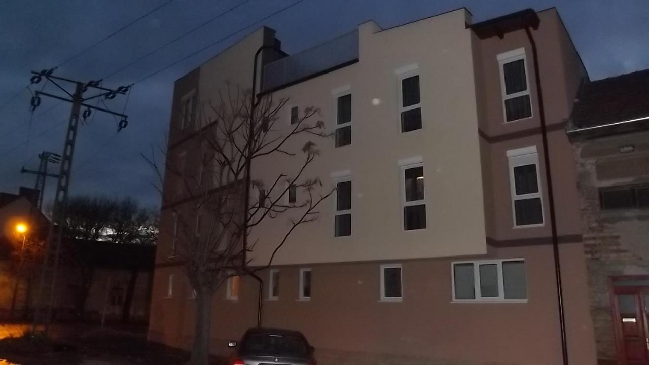 Edes Alom Guesthouse Szeged Exterior photo