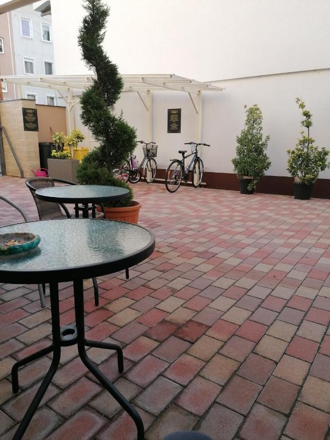 Edes Alom Guesthouse Szeged Exterior photo